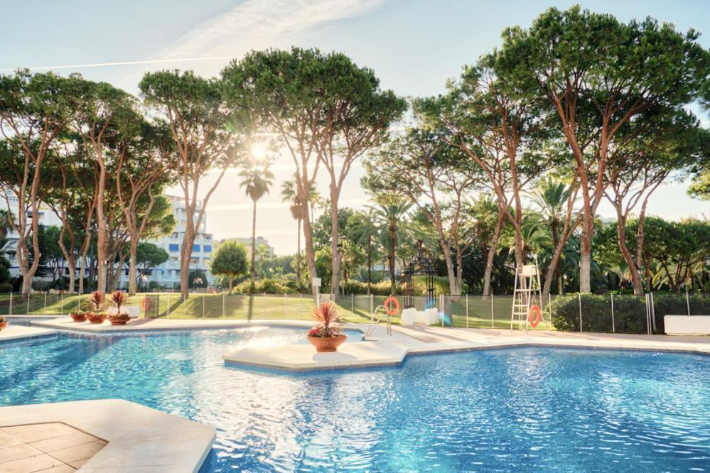 Apartament Playas Del Duque, Puerto Banus, Golf .Playa Y Compras Marbella Zewnętrze zdjęcie