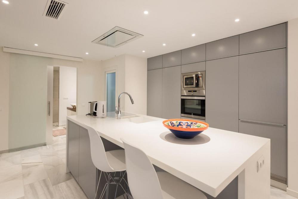 Apartament Playas Del Duque, Puerto Banus, Golf .Playa Y Compras Marbella Zewnętrze zdjęcie