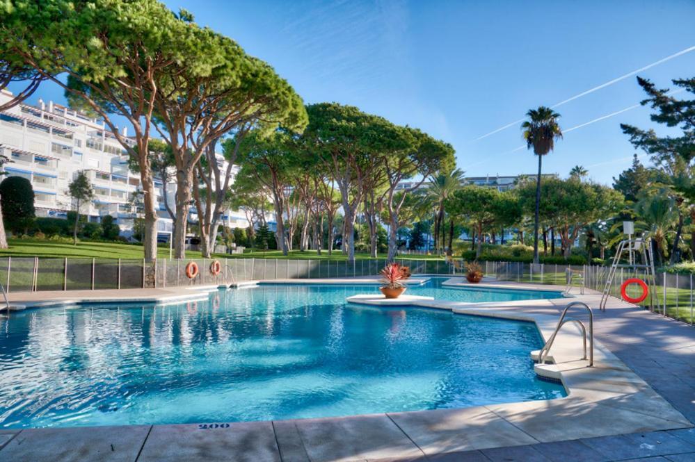 Apartament Playas Del Duque, Puerto Banus, Golf .Playa Y Compras Marbella Zewnętrze zdjęcie